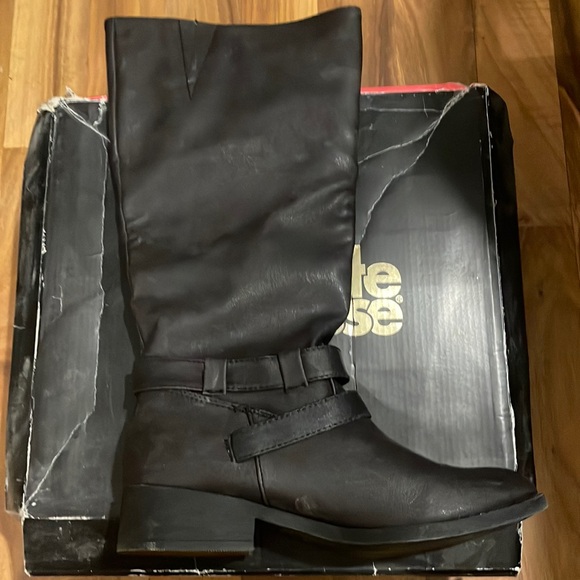 Boots - Picture 3 of 3